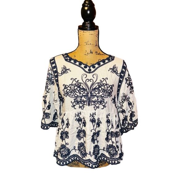 Kindred Women's Peasant Embroidery Scalloped White Navy Top Small - Picture 1 of 5